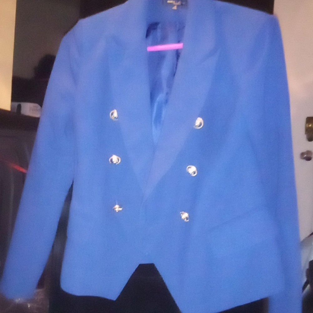 Blazer - Picture 3 of 4